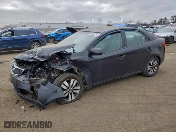 ✅ 2013 Kia Forte EX • VIN: KNAFU4A2XD5721003 • Лот: 93836505. Опубликован ранее на Copart с пробегом Не указан. Бесплатный доступ к архиву аукционных продаж из США и подробный отчёт об истории автомобиля на DreamBid. Изображение 1.