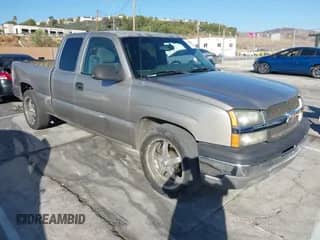 ✅ 2003 Chevrolet Silverado 1500 LS • VIN: 2GCEC19V931101936 • Lot: 43388856. Wystawiony na IAAI z przebiegiem 154 950 mil mil. Skorzystaj z bezpłatnego archiwum sprzedaży aukcyjnych z USA i zobacz szczegółowy raport historii pojazdu na DreamBid. Zdjęcie 1.