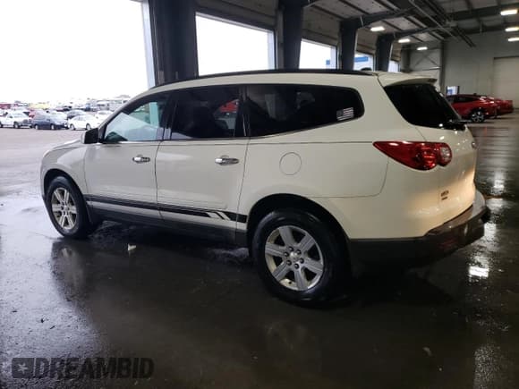 ✅ 2011 Chevrolet Traverse 1LT • VIN: 1GNKVGED8BJ396584 • Lot: 66977054. Wystawiony na Copart z przebiegiem 208 318 mil. Bezpłatny archiwum sprzedaży aukcyjnych z USA i szczegółowy raport historii pojazdu na DreamBid. Zdjęcie 2.