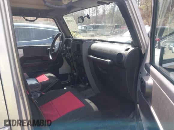 ✅ 2007 Jeep Wrangler Unlimited Sahara • VIN: 1J4GA59167L195254 • Lot: 41945934. Listed on IAAI with 252,496 mi. Free auction sales archive from the USA and detailed vehicle history report at DreamBid. Image 5.