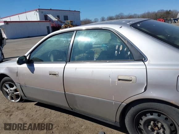 ✅ 1998 Lexus ES 300 • VIN: JT8BF28G8W5038803 • Lot: 41641509. Listed on IAAI with Not provided. Free auction sales archive from the USA and detailed vehicle history report at DreamBid. Image 13.