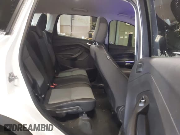 ✅ 2019 Ford Escape SE • VIN: 1FMCU9GD4KUC48001 • Lot: 43860214. Wystawiony na IAAI z przebiegiem 244 371 mil. Bezpłatny archiwum sprzedaży aukcyjnych z USA i szczegółowy raport historii pojazdu na DreamBid. Zdjęcie 8.