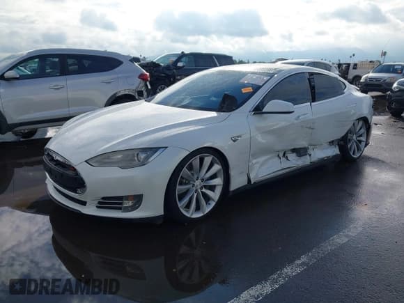 ✅ 2012 Tesla Model S • VIN: 5YJSA1DN6CFS00369 • Лот: 43644904. Опубликован ранее на IAAI с пробегом 232 838 миль. Бесплатный доступ к архиву аукционных продаж из США и подробный отчёт об истории автомобиля на DreamBid. Изображение 2.