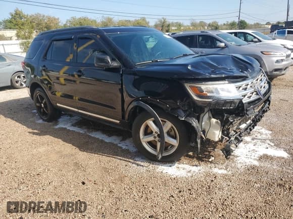✅ 2019 Ford Explorer XLT • VIN: 1FM5K7D81KGA95859 • Lot: 89796045. Wystawiony na Copart z przebiegiem 54 455 mil. Bezpłatny archiwum sprzedaży aukcyjnych z USA i szczegółowy raport historii pojazdu na DreamBid. Zdjęcie 4.