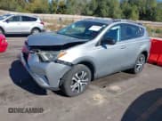 ✅ 2017 Toyota RAV4 LE • VIN: 2T3BFREV8HW567757 • Лот: 43492493. Опубликован ранее на IAAI с пробегом 131 999 миль. Бесплатный доступ к архиву аукционных продаж из США и подробный отчёт об истории автомобиля на DreamBid. Изображение 2.