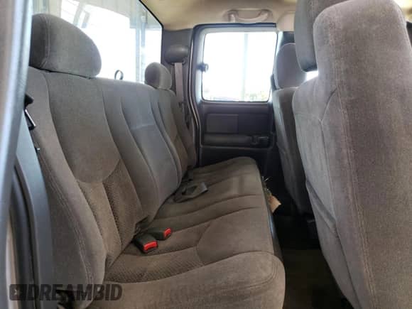 ✅ 2005 Chevrolet Silverado 1500 Z71 • VIN: 1GCEK19B75E118289 • Lot: 72653704. Wystawiony na Copart z przebiegiem 332 872 mil mil. Skorzystaj z bezpłatnego archiwum sprzedaży aukcyjnych z USA i zobacz szczegółowy raport historii pojazdu na DreamBid. Zdjęcie 10.