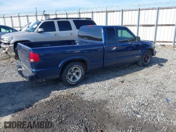 ✅ 2003 Chevrolet S-10 LS • VIN: 1GCCS19X638152206 • Лот: 41464663. Опубликован ранее на IAAI с пробегом 123 231 миль. Бесплатный доступ к архиву аукционных продаж из США и подробный отчёт об истории автомобиля на DreamBid. Изображение 4.