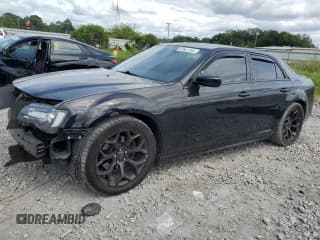 ✅ 2019 Chrysler 300 S • VIN: 2C3CCABT5KH704909 • Lot: 67841165. Wystawiony na Copart z przebiegiem 169 800 mil. Bezpłatny archiwum sprzedaży aukcyjnych z USA i szczegółowy raport historii pojazdu na DreamBid. Zdjęcie 1.