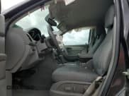 ✅ 2017 Chevrolet Traverse LS • VIN: 1GNKRFKD1HJ260339 • Lot: 70948874. Wystawiony na Copart z przebiegiem 187 263 mil. Bezpłatny archiwum sprzedaży aukcyjnych z USA i szczegółowy raport historii pojazdu na DreamBid. Zdjęcie 7.