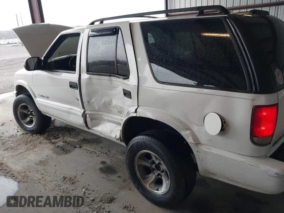 ✅ 2004 Chevrolet Blazer LS • VIN: 1GNDT13X64K129093 • Lot: 41860109. Wystawiony na IAAI z przebiegiem 175 588 mil. Bezpłatny archiwum sprzedaży aukcyjnych z USA i szczegółowy raport historii pojazdu na DreamBid. Zdjęcie 6.