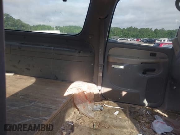 ✅ 2001 Chevrolet Suburban LT • VIN: 3GNGK26G81G243391 • Lot: 42546624. Listed on IAAI with 295,585 mi. Free auction sales archive from the USA and detailed vehicle history report at DreamBid. Image 8.