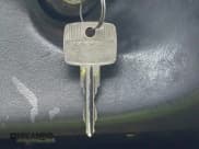 ✅ 1982 Mercedes-Benz 240 • VIN: WDBAB23A5CB299331 • Lot: 43312568. Wystawiony na IAAI z przebiegiem 227 260 mil. Bezpłatny archiwum sprzedaży aukcyjnych z USA i szczegółowy raport historii pojazdu na DreamBid. Zdjęcie 11.