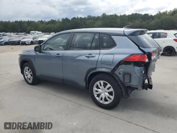 ✅ 2023 Toyota Corolla Cross L • VIN: 7MUAAAAG4PV052893 • Lot: 85883255. Wystawiony na Copart z przebiegiem 55 952 mil. Bezpłatny archiwum sprzedaży aukcyjnych z USA i szczegółowy raport historii pojazdu na DreamBid. Zdjęcie 2.