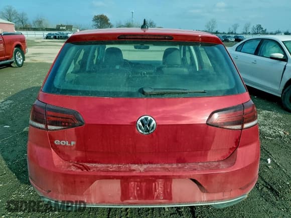 ✅ 2019 Volkswagen Golf S • VIN: 3VWG57AU9KM023848 • Lot: 94238885. Wystawiony na Copart z przebiegiem 60 640 mil. Bezpłatny archiwum sprzedaży aukcyjnych z USA i szczegółowy raport historii pojazdu na DreamBid. Zdjęcie 6.