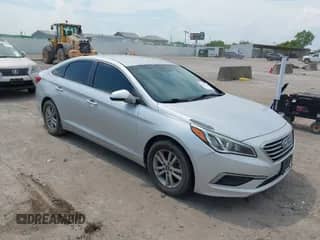 2017 Hyundai Sonata 2.4L z VIN 5NPE24AF8HH522318, wystawiony jako IAAI lot #42963046 z przebiegiem 172 419 mil mil oraz . Historia ofert i sprzedaży dostępna na DreamBid. Obrazek 1.