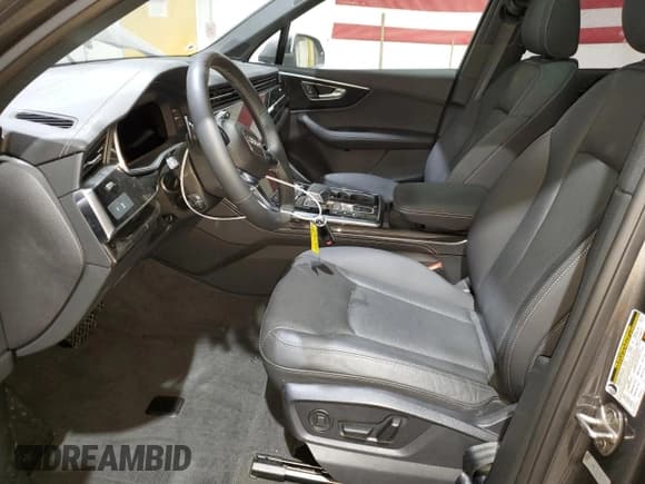 ✅ 2025 Audi Q7 Premium Plus • VIN: WA1LVBF73SD005925 • Lot: 58601935. Listed on Copart with 7,892 mi. Free auction sales archive from the USA and detailed vehicle history report at DreamBid. Image 7.