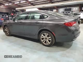 ✅ 2015 Chrysler 200 Limited • VIN: 1C3CCCAB3FN696018 • Лот: 92786935. Опубликован ранее на Copart с пробегом 142 867 миль. Бесплатный доступ к архиву аукционных продаж из США и подробный отчёт об истории автомобиля на DreamBid. Изображение 2.