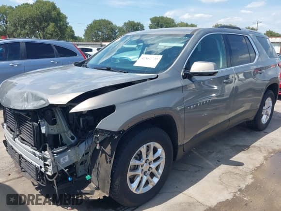 ✅ 2018 Chevrolet Traverse LT Cloth • VIN: 1GNERGKWXJJ266604 • Lot: 42862735. Wystawiony na IAAI z przebiegiem 21 815 mil. Bezpłatny archiwum sprzedaży aukcyjnych z USA i szczegółowy raport historii pojazdu na DreamBid. Zdjęcie 2.