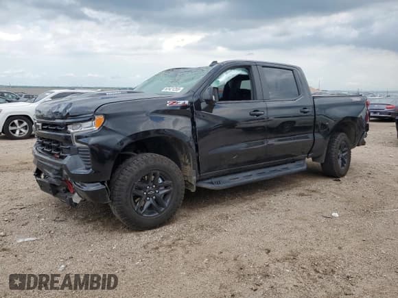✅ 2022 Chevrolet Silverado 1500 LT Trail Boss • VIN: 3GCUDFET1NG646193 • Lot: 62421255. Wystawiony na Copart z przebiegiem 32 343 mil. Bezpłatny archiwum sprzedaży aukcyjnych z USA i szczegółowy raport historii pojazdu na DreamBid. Zdjęcie 1.