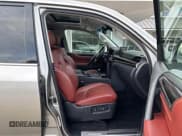 ✅ 2018 Lexus LX 570 • VIN: JTJHY7AX6J4263505 • Lot: 43700643. Wystawiony na IAAI z przebiegiem 85 124 mil. Bezpłatny archiwum sprzedaży aukcyjnych z USA i szczegółowy raport historii pojazdu na DreamBid. Zdjęcie 5.