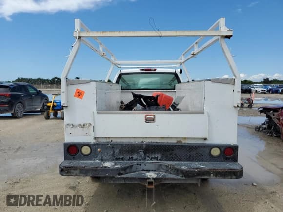 ✅ 2011 Chevrolet Silverado 2500HD Work Truck • VIN: 1GC0CVCG4BF213918 • Lot: 80470385. Wystawiony na Copart z przebiegiem Nie podano. Bezpłatny archiwum sprzedaży aukcyjnych z USA i szczegółowy raport historii pojazdu na DreamBid. Zdjęcie 6.