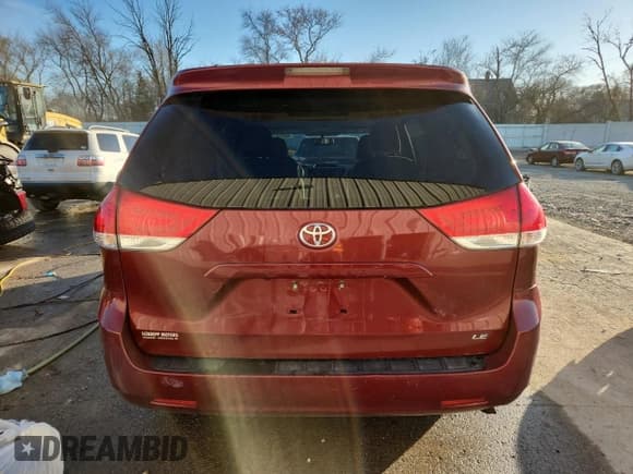 ✅ 2013 Toyota Sienna LE • VIN: 5TDKK3DC0DS289408 • Лот: 92216775. Опубликован ранее на Copart с пробегом 159 064 миль. Бесплатный доступ к архиву аукционных продаж из США и подробный отчёт об истории автомобиля на DreamBid. Изображение 6.