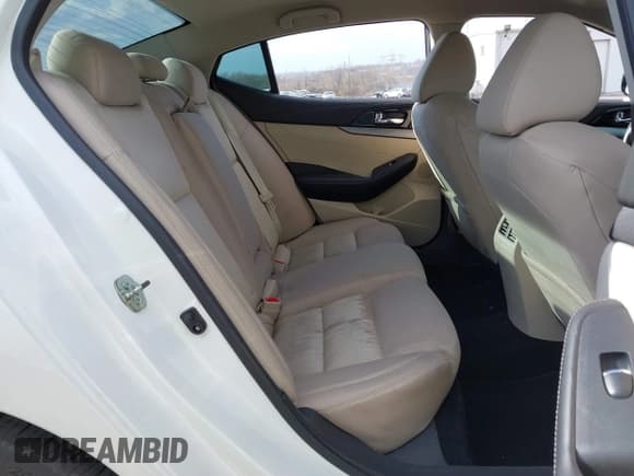 ✅ 2017 Nissan Maxima SV • VIN: 1N4AA6AP7HC383385 • Lot: 41850227. Wystawiony na IAAI z przebiegiem 127 191 mil. Bezpłatny archiwum sprzedaży aukcyjnych z USA i szczegółowy raport historii pojazdu na DreamBid. Zdjęcie 8.