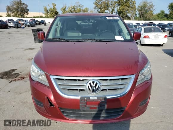 ✅ 2014 Volkswagen Routan SE • VIN: 2C4RVABG9ER134740 • Lot: 80742065. Listed on Copart with 152,602 mi. Free auction sales archive from the USA and detailed vehicle history report at DreamBid. Image 5.