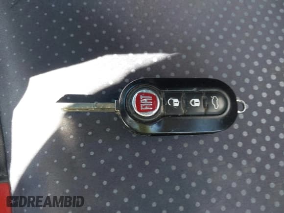 ✅ 2014 FIAT 500e • VIN: 3C3CFFGE3ET291138 • Lot: 42712724. Wystawiony na IAAI z przebiegiem 86 000 mil. Bezpłatny archiwum sprzedaży aukcyjnych z USA i szczegółowy raport historii pojazdu na DreamBid. Zdjęcie 11.