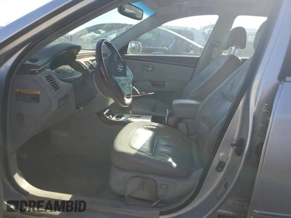 2007 Hyundai Azera SE z VIN KMHFC46F57A205043, wystawiony jako Copart lot #49531885 z przebiegiem 107 272 mil mil oraz Czysty tytuł • Clean title. Historia ofert i sprzedaży dostępna na DreamBid. Obrazek 7.