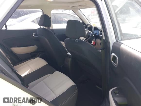 ✅ 2023 Hyundai Venue SEL • VIN: KMHRC8A36PU213913 • Lot: 41819964. Listed on IAAI with 26,551 mi. Free auction sales archive from the USA and detailed vehicle history report at DreamBid. Image 8.