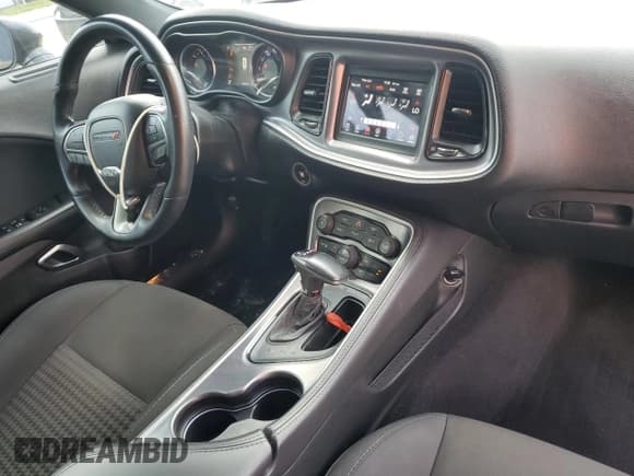 ✅ 2019 Dodge Challenger R/T • VIN: 2C3CDZBT2KH573756 • Lot: 67184414. Wystawiony na Copart z przebiegiem 104 526 mil. Bezpłatny archiwum sprzedaży aukcyjnych z USA i szczegółowy raport historii pojazdu na DreamBid. Zdjęcie 8.