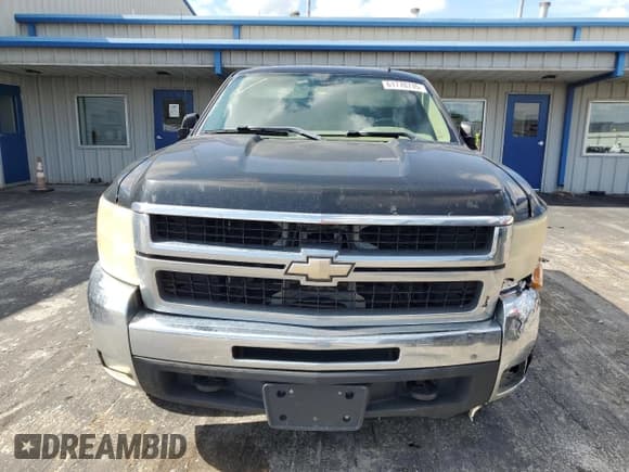 ✅ 2008 Chevrolet Silverado 2500HD Work Truck • VIN: 1GCHC29K28E122058 • Lot: 61770735. Wystawiony na Copart z przebiegiem 297 070 mil. Bezpłatny archiwum sprzedaży aukcyjnych z USA i szczegółowy raport historii pojazdu na DreamBid. Zdjęcie 5.