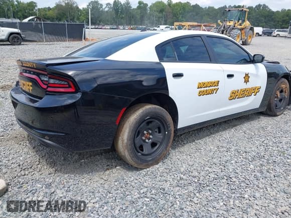 ✅ 2023 Dodge Charger Police • VIN: 2C3CDXAT0PH532510 • Lot: 43103321. Wystawiony na IAAI z przebiegiem 1 769 mil. Bezpłatny archiwum sprzedaży aukcyjnych z USA i szczegółowy raport historii pojazdu na DreamBid. Zdjęcie 4.
