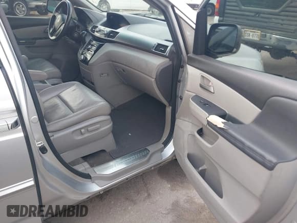 ✅ 2011 Honda Odyssey EX-L • VIN: 5FNRL5H62BB005368 • Lot: 43738477. Listed on IAAI with 207,719 mi. Free auction sales archive from the USA and detailed vehicle history report at DreamBid. Image 5.