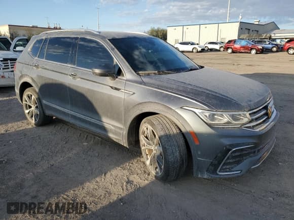 ✅ 2022 Volkswagen Tiguan SEL R-Line • VIN: 3VV4B7AX8NM149620 • Lot: 81891745. Wystawiony na Copart z przebiegiem 38 561 mil. Bezpłatny archiwum sprzedaży aukcyjnych z USA i szczegółowy raport historii pojazdu na DreamBid. Zdjęcie 4.