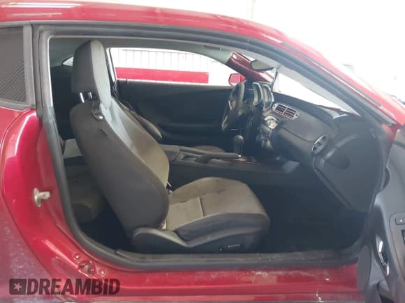 ✅ 2012 Chevrolet Camaro 1LT • VIN: 2G1FB1E36C9200008 • Lot: 43680140. Wystawiony na IAAI z przebiegiem 184 559 mil. Bezpłatny archiwum sprzedaży aukcyjnych z USA i szczegółowy raport historii pojazdu na DreamBid. Zdjęcie 5.