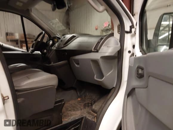 ✅ 2016 Ford Transit Cargo • VIN: 1FTYE1ZM6GKB14731 • Lot: 43755334. Wystawiony na IAAI z przebiegiem 192 501 mil. Bezpłatny archiwum sprzedaży aukcyjnych z USA i szczegółowy raport historii pojazdu na DreamBid. Zdjęcie 5.