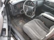 ✅ 2004 Dodge Dakota Sport • VIN: 1D7GL32N04S653993 • Lot: 79427924. Wystawiony na Copart z przebiegiem 165 338 mil. Bezpłatny archiwum sprzedaży aukcyjnych z USA i szczegółowy raport historii pojazdu na DreamBid. Zdjęcie 8.