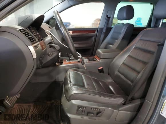 ✅ 2006 Volkswagen Touareg • VIN: WVGPT77LX6D056538 • Lot: 51330225. Listed on Copart with 183,060 mi. Free auction sales archive from the USA and detailed vehicle history report at DreamBid. Image 7.