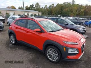 ✅ 2020 Hyundai Kona SEL Plus • VIN: KM8K6CAA2LU444246 • Lot: 43535940. Wystawiony na IAAI z przebiegiem 51 699 mil. Bezpłatny archiwum sprzedaży aukcyjnych z USA i szczegółowy raport historii pojazdu na DreamBid. Zdjęcie 1.