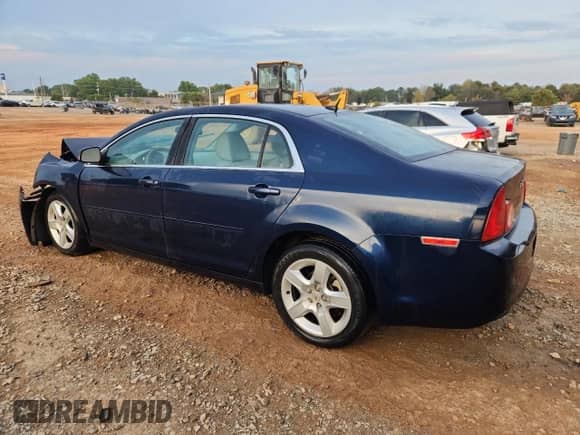 2011 Chevrolet Malibu 1LS z VIN 1G1ZB5E1XBF379694, wystawiony jako Copart lot #83865035 z przebiegiem 120 867 mil mil oraz Szkoda całkowita • Salvage title. Historia ofert i sprzedaży dostępna na DreamBid. Obrazek 2.
