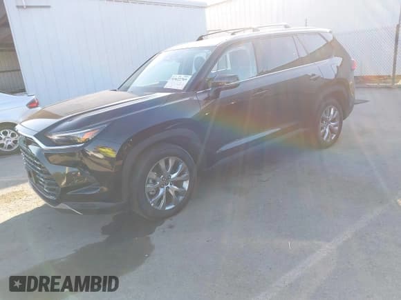 ✅ 2024 Toyota Highlander XLE • VIN: 5TDAAAA53RS017497 • Lot: 43622769. Listed on IAAI with 13,047 mi. Free auction sales archive from the USA and detailed vehicle history report at DreamBid. Image 2.