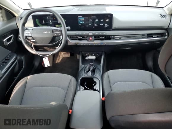 ✅ 2025 Kia K4 LXS • VIN: 3KPFT4DE4SE079424 • Lot: 87011765. Wystawiony na Copart z przebiegiem 12 812 mil. Bezpłatny archiwum sprzedaży aukcyjnych z USA i szczegółowy raport historii pojazdu na DreamBid. Zdjęcie 8.