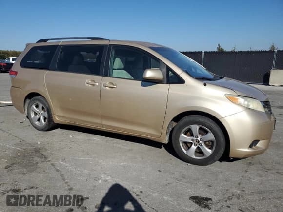 ✅ 2011 Toyota Sienna LE • VIN: 5TDKK3DC2BS135487 • Lot: 93556155. Wystawiony na Copart z przebiegiem 147 038 mil. Bezpłatny archiwum sprzedaży aukcyjnych z USA i szczegółowy raport historii pojazdu na DreamBid. Zdjęcie 4.