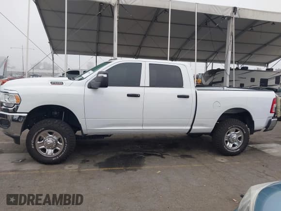 ✅ 2023 Ram 2500 Tradesman • VIN: 3C6UR5CJ6PG519561 • Лот: 43544964. Опубликован ранее на IAAI с пробегом 23 624 миль. Бесплатный доступ к архиву аукционных продаж из США и подробный отчёт об истории автомобиля на DreamBid. Изображение 14.