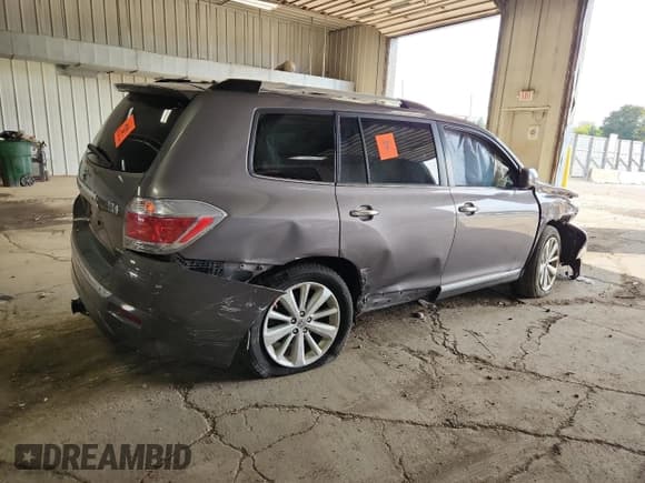 ✅ 2011 Toyota Highlander Limited • VIN: JTEDC3EH7B2002808 • Lot: 81939685. Listed on Copart with 201,784 mi. Free auction sales archive from the USA and detailed vehicle history report at DreamBid. Image 3.