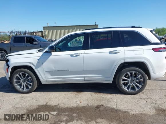 ✅ 2023 Jeep Grand Cherokee Overland • VIN: 1C4RJYD67P8791530 • Lot: 42284763. Listed on IAAI with 21,017 mi. Free auction sales archive from the USA and detailed vehicle history report at DreamBid. Image 14.