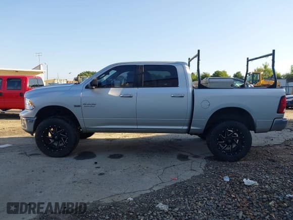 ✅ 2009 Dodge 1500 Laramie • VIN: 1D3HB13TX9S765945 • Lot: 42655560. Wystawiony na IAAI z przebiegiem 311 304 mil. Bezpłatny archiwum sprzedaży aukcyjnych z USA i szczegółowy raport historii pojazdu na DreamBid. Zdjęcie 14.