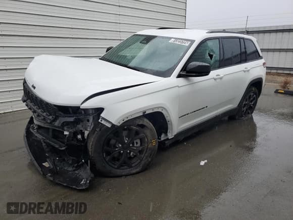 ✅ 2025 Jeep Grand Cherokee Altitude • VIN: 1C4RJHAG0S8699374 • Lot: 81323725. Listed on Copart with 5,718 mi. Free auction sales archive from the USA and detailed vehicle history report at DreamBid. Image 1.